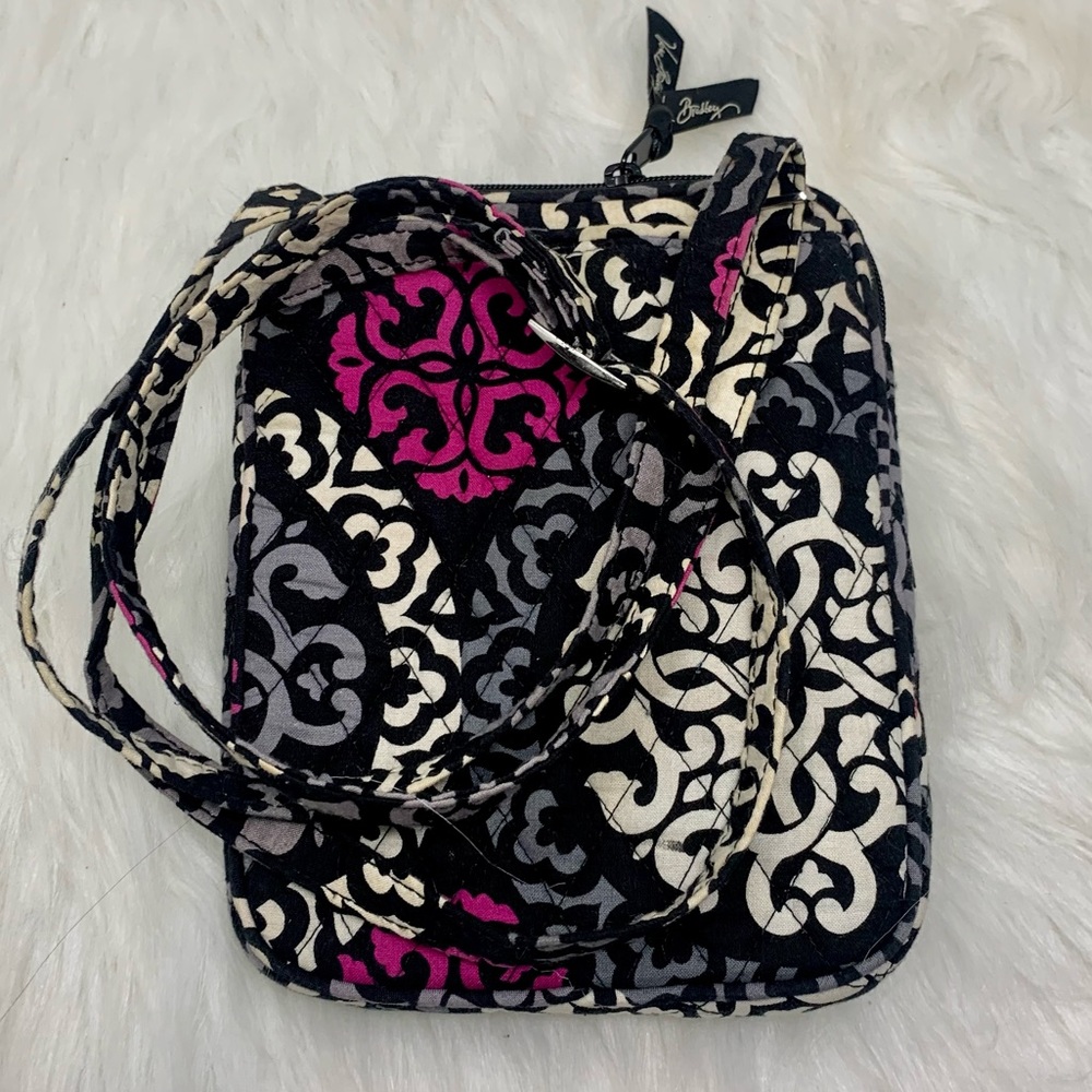 Vera Bradley Retired Pattern Canterberry Magenta Crossbody Bag Purse Card Slots